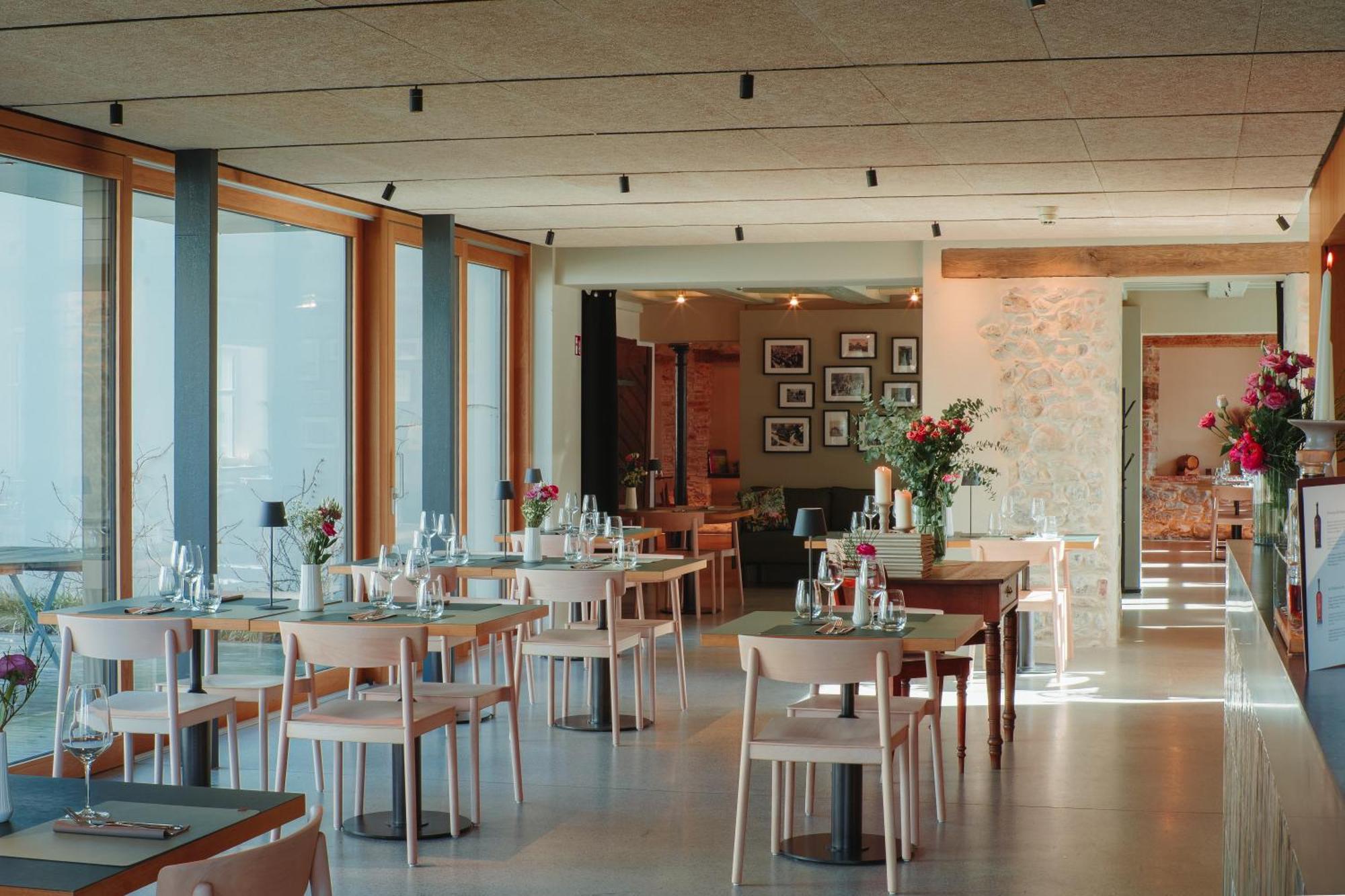 Sternen Bohlingen Aparthotel Buitenkant foto