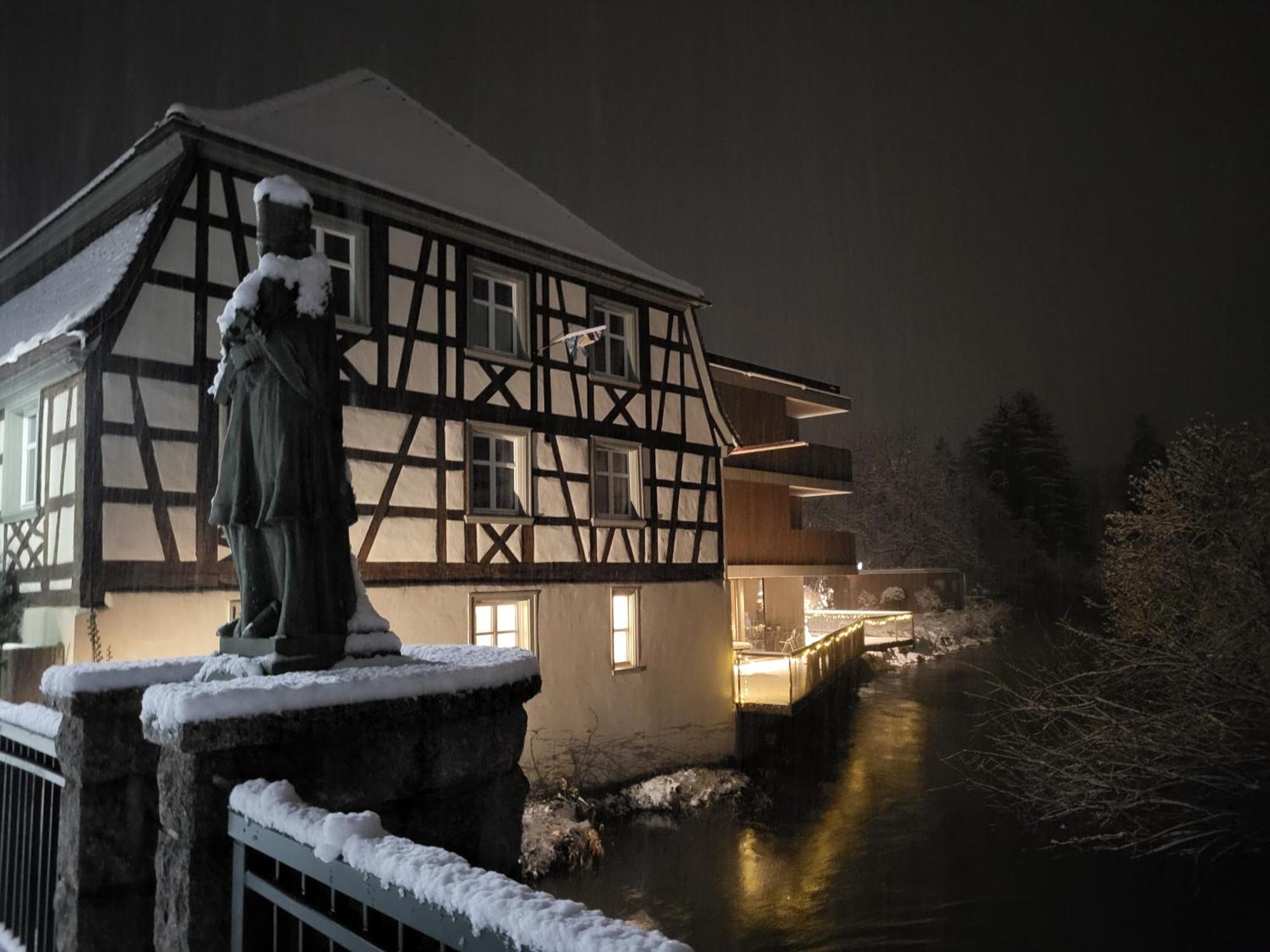 Sternen Bohlingen Aparthotel Buitenkant foto