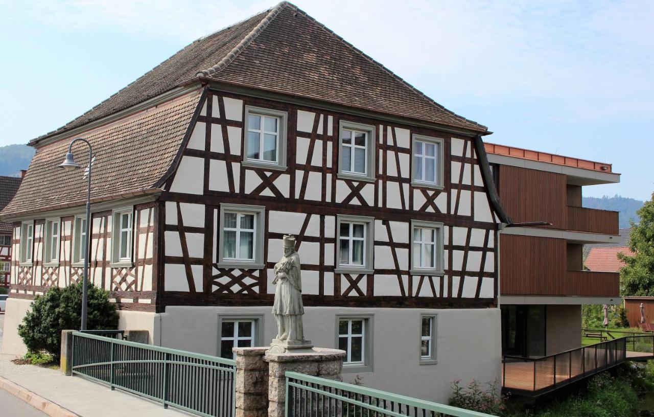 Sternen Bohlingen Aparthotel Buitenkant foto
